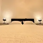 The White Corner Apartment *